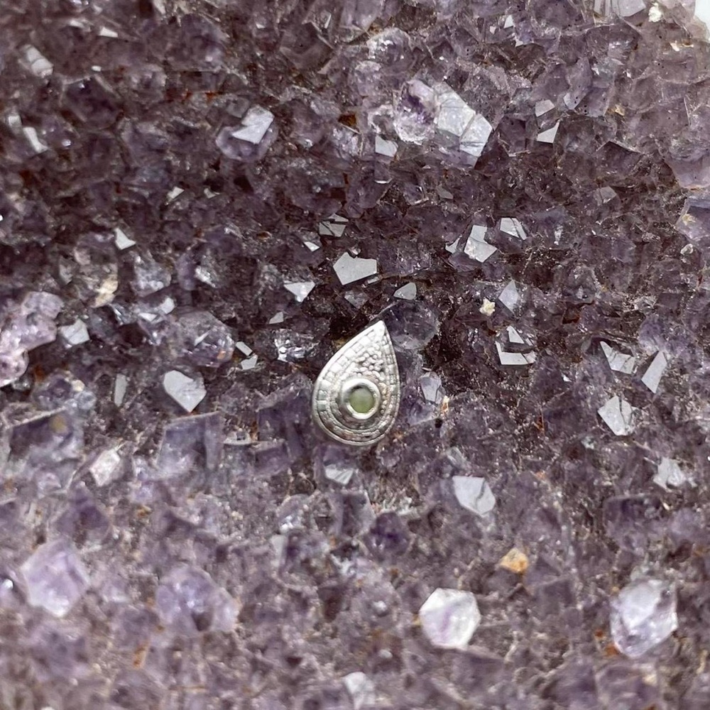 Body Gems Pear Relic